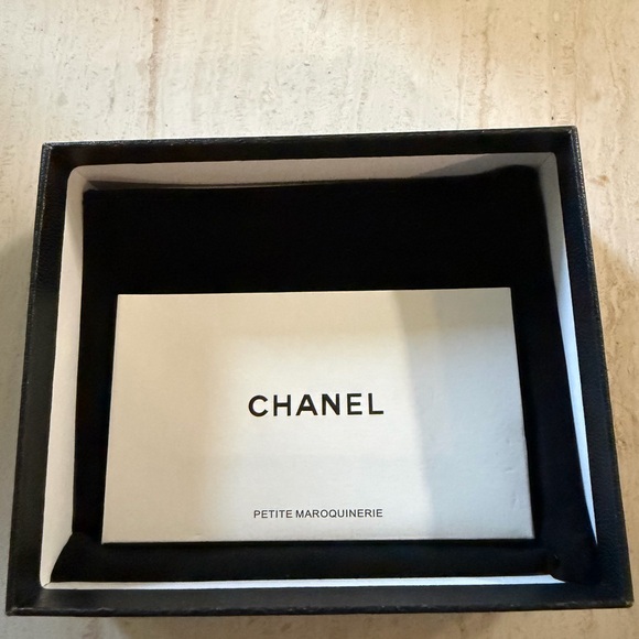 CHANEL GWP Card Holder - Picture 2 of 10